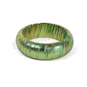 Braccialetti di seta borchiati in pietra Kundan braccialetti con pon pon di seta fornitore di braccialetti artigianali indiani