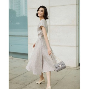 Robe à manches courtes ample de style simple Robe chemise en lin décontractée d'été pour femme - Product Image 2