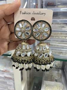 BOUCLES D'OREILLES JUMKHAS TRADITIONNELLES INDIENNES & BOUCLES D'OREILLES KUNDAN EN PLAQUÉ OR AVEC PERLES POUR FEMMES ET FILLES - Product Image 2