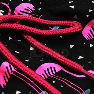 Pantalones cortos de playa ligeros de secado rápido para hombre, logotipo personalizado, patrón sólido, transpirable, estilo de calle alta, cintura media, hechos en Pakistán - Product Image 3