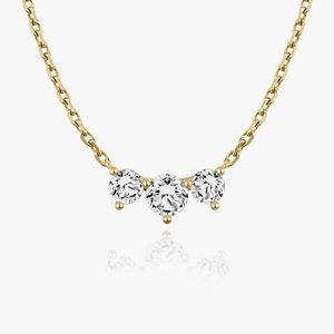 สร้อยคอจี้เพชรโมอิสซาไนต์สุดหรูหราประดับทองคำขาว 925 จาก Tishya Diamond - Product Image 2