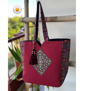 13x13x7 pulgadas étnico Ajrakh impreso con bolsa de algodón hecha a mano diseño espacioso bolsillos interiores perfecto para mujeres y uso universitario - Product Image 5