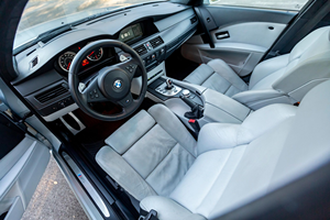 BMW M5 d'occasion en bon état, conduite à gauche/droite, 2006 - Product Image 3