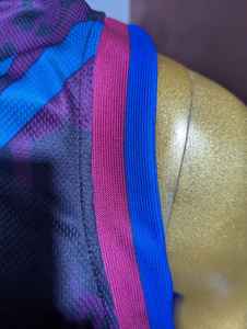 Ensemble de maillot de basket-ball réversible personnalisable à séchage rapide pour les joueurs de basket-ball - Product Image 2