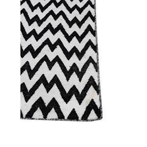 พรมอัลฮัมบราสีเทา-ดำ ลายทอแบน ขนสัตว์ คิลิม ลายเส้นนามธรรม ลายเชฟรอน รูปทรงสี่เหลี่ยมผืนผ้า พรมปอกระเจา สำหรับบ้านและทางเดิน-ADWP-13070 - Product Image 4