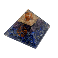 Pyramide d'Orgonite Portable Écologique Gravée à la Main avec Améthyste, Lapis Lazuli et Bobine de Cuivre, par Sunshine Gems, Noël, Gujarat, Inde