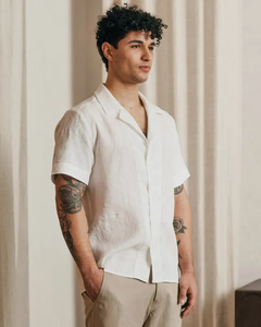 Chemise hawaïenne élégante pour homme avec des couleurs vives et des imprimés géométriques Chemises de plage décontractées à manches courtes et boutons tropicaux - Product Image 5