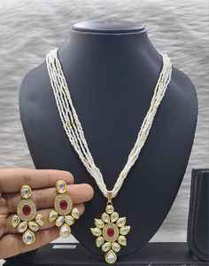 Conjunto Kundan chapado en oro de calidad superior de lujo Conjunto de collar elegante con pendientes Aspecto de piedra para compromiso o boda para mujer - Product Image 2