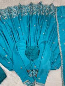 Traje Anarkali con Pantalón Pishwas y Dupatta, Diseño de Bordado con Lentejuelas en Georgette - Product Image 5