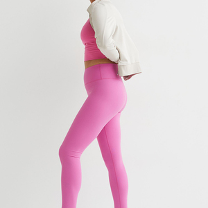 Leggings de gymnastique tricotés taille haute pour femmes de haute qualité avec fonction push-up et poches pour l'entraînement de fitness et de yoga - Product Image 3