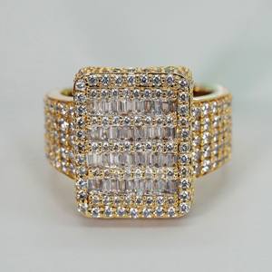 Bague hip-hop pour homme en or jaune 14 carats avec diamants, pour sublimer leur look, clarté VVS. - Product Image 1