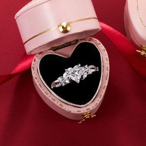 แหวนหมั้นเพชรรูปหัวใจ Jeulia Romantic Twist Vine - Product Image 4