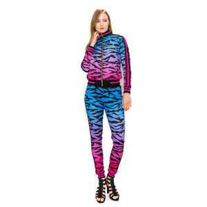 Chándal de mujer de alta calidad, chándal sublimado liso con logotipo personalizado, chándal con capucha y estampado personalizado, chándal de mujer - Product Image 4