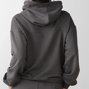 Sudadera con Capucha de Invierno para Mujer, Tejido Orgánico, con Insignia Personalizable, Mangas Murciélago Ecológicas, Estilo Urbano - Product Image 4