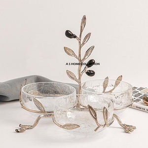 Tazón Decorativo de Diseño Floral en Color Oro y Plata, Lujoso para Presentaciones y Organización de Fiestas - Product Image 3