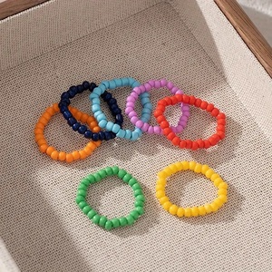 Vente en gros d'anneaux perlés faits à la main, couleurs et tailles personnalisables, mode bohème pour femmes, disponibles pour la vente en gros. - Product Image 1