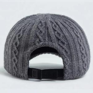 Vente en gros Bonnet d'hiver surdimensionné tendance personnalisé Baggy Slouch tricot surélevé doublure polaire corail motif à pois chaud pour hommes femmes - Product Image 2