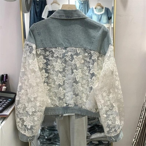 Chaqueta Vaquera de Cuero con Flecos Personalizable para Mujer, con Tela Suave de Calidad para un Ajuste Cómodo y Elegante, Estilo Casual Moderno - Product Image 2