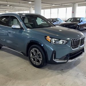 Buenas ofertas en el nuevo B-M-W X1 xDrive28ii AWD SUV 2023 - Product Image 1