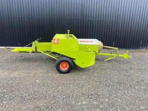 Livraison gratuite Claas markant 55 Mini presse à balles carrées pour foin, matériel agricole pour la compression de l'herbe avec composants essentiels - Product Image 2