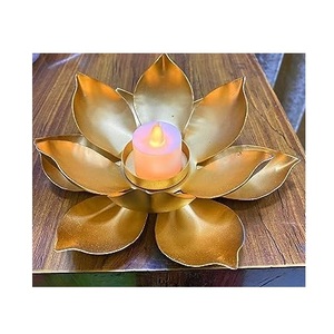 Portavelas de Acero Dorado, Elegante Soporte para Velas para Decoración del Hogar - Product Image 1