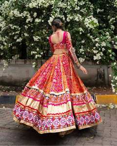 Conjunto de Lehenga Choli de seda de mantequilla de diseñador clásico Impresión digital con espejo Trabajo Hermoso estilo tradicional Dupatta de mujer india - Product Image 4