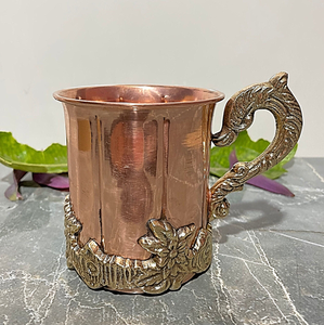Tasse en cuivre faite à la main pour la décoration de la maison avec poignée en laiton Accent Home Accent Meilleur prix Accessoire de cocktail Nouveau design Tasse en cuivre de table - Product Image 1