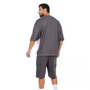 2025 nueva llegada al por mayor verano hombres Casual camiseta y pantalones cortos conjunto transpirable camiseta y pantalones cortos conjunto 100% tela de algodón - Product Image 2