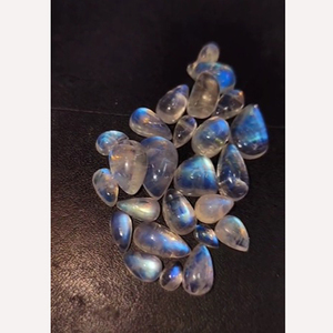 Lote de 306 piezas de cabujón de piedra lunar arcoíris Natural 430cts piedra preciosa blanca 7x5mm a 10x8mm Tamaño de pera ovalada US $121 - Product Image 4