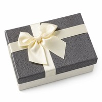 Boîte cadeau de luxe bicolore gris anthracite et blanc, avec nœud en satin crème, en carton rigide texturé lin, étui personnalisé pour boutique