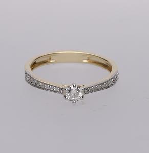 Bague de fiançailles solitaire en or 14 carats avec centre en diamant rond naturel de 0,33 ct et bracelet en diamant pavé au design classique élégant - Product Image 4