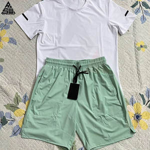 Conjuntos de Uniformes de Fútbol con Logotipo Personalizado, Manga Corta, Transpirable, de Secado Rápido, Poliéster, Color Sólido, Camiseta de Fútbol para Hombre - Product Image 1