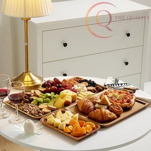 Plateau de service en bois avec bords lisses et finition soignée, idéal pour la cuisine et la restauration - Product Image 3