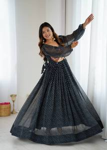 Elegante Vestido Maxi de Georgette con Estampado Digital Premium para Celebraciones Festivas, Diseño de Cadena Elegante, Listo para Usar en Boutique - Product Image 6