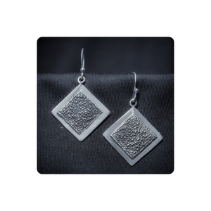 Boucles d'oreilles en argent sterling 925 personnalisées OEM ODM 2.5x1.5 cm Boucles d'oreilles de bijoux de mode certifiées faites à la main du vendeur et du fournisseur indien - Product Image 1