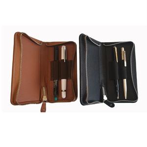 Étui à crayons en cuir véritable fait à la main en noir et marron spécial personnalisable - Product Image 2