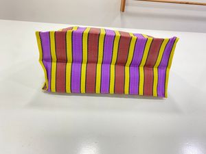 Plástico RPET Ecológico Reutilizable Cremallera Bolsa de compras de nylon Rayas Handloom Tejido Plástico reciclado Bolsas de playa Hecho EN LA India - Product Image 3