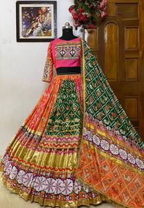 Conjunto de Lehenga Choli de seda de mantequilla de diseñador clásico Impresión digital con espejo Trabajo Hermoso estilo tradicional Dupatta de mujer india - Product Image 6
