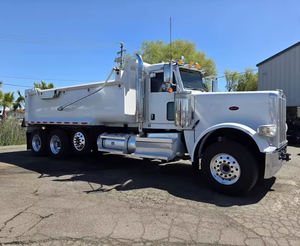 Camion Tracteur Benne Basculante d'Occasion Entièrement Équipé Peterbilt 389 à Trois Essieux - Moteur Cummins 485HP, Boîte Manuelle 10 Vitesses à Vendre - Product Image 1