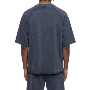 T-shirt unisexe décontracté à bords bruts et délavage minéral - Product Image 6