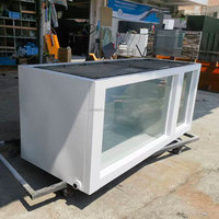 Aquarium moderne pour tortues avec zone aquatique et plateforme terrestre pour la coexistence des tortues et des poissons