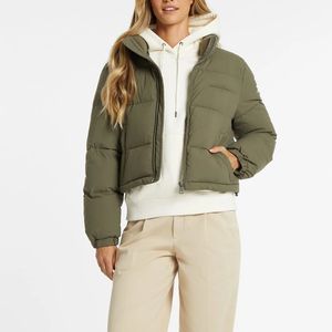 Chaqueta acolchada transpirable ligera y personalizada para mujer, chaqueta acolchada con cierre de cremallera cálida con estilo informal para uso en exteriores - Product Image 1