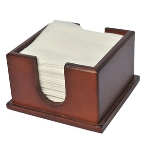 Caja de pañuelos de madera de estilo moderno con acabado natural y forma personalizada para decoración de centros de mesa. - Product Image 2