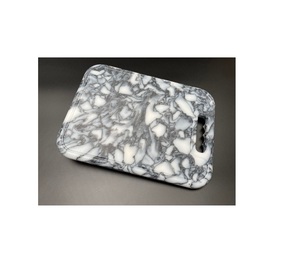 Planche à découper en marbre naturel pour cuisines saines, offrant une surface propre pour couper les aliments frais - Product Image 1