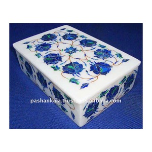 กล่องใส่เครื่องประดับหินอ่อนสีขาวรูปทรงสี่เหลี่ยมผืนผ้าคุณภาพดี ประดับด้วยดอกกุหลาบสีน้ำเงินฝังมือ ราคาประหยัด - Product Image 1