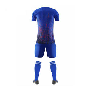 Diseño personalizado Impresión de transferencia de calor fútbol hombres conjunto completo fútbol poliéster secado rápido uniforme de fútbol nueva temporada conjunto - Product Image 3