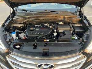Hyundai Santa Fe Diesel SUV Usata del 2018, Nera, 5 Posti, Veicolo Familiare, Trasmissione Automatica, 2.0L V4 AWD |   Pronto per l'esportazione - Product Image 2