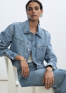 <b>Women</b>’s Relaxed Fit Denim <b>Jacket</b> Wholesale Supplier with Soft Washed Fabric, Stylish <b>Utility</b> Pockets and Modern Casual - Product Image 4