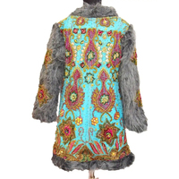 Veste d'hiver brodée vintage en fourrure zari 2022, une tenue élégante pour femmes avec fausse fourrure blanche