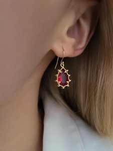 Pendientes de Aro Huggie con Cristal Rojo Rubí en Forma de Lágrima, Plata de Ley 925 Chapada en Oro, Estilo Vintage, Regalo para Ella, Pendientes de Rubí Rojo - Product Image 4